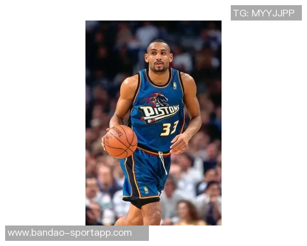 湖刺球迷手机桌面惊现小卡与哈登捧杯画面引发热议